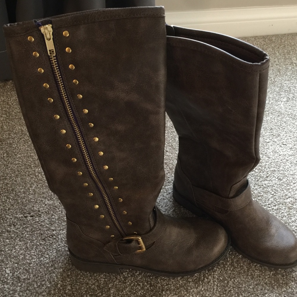 NEW! Youth size 5 Steve Madden brown boots